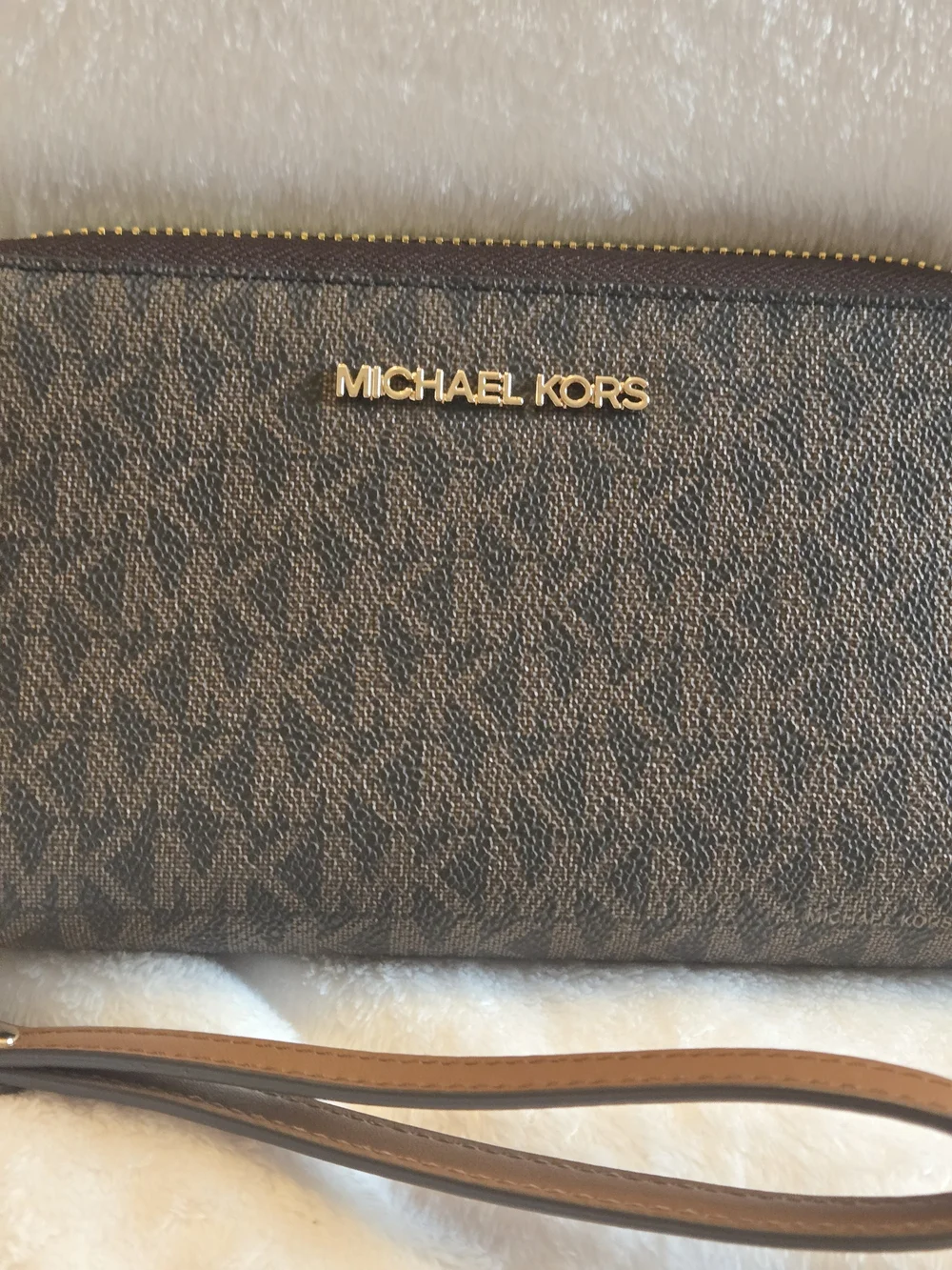 NWOT Michael Kores Jet Set Signature Logo 7 1/2 × 4 1/2 Brown Wristlet - Picture 2 of 4